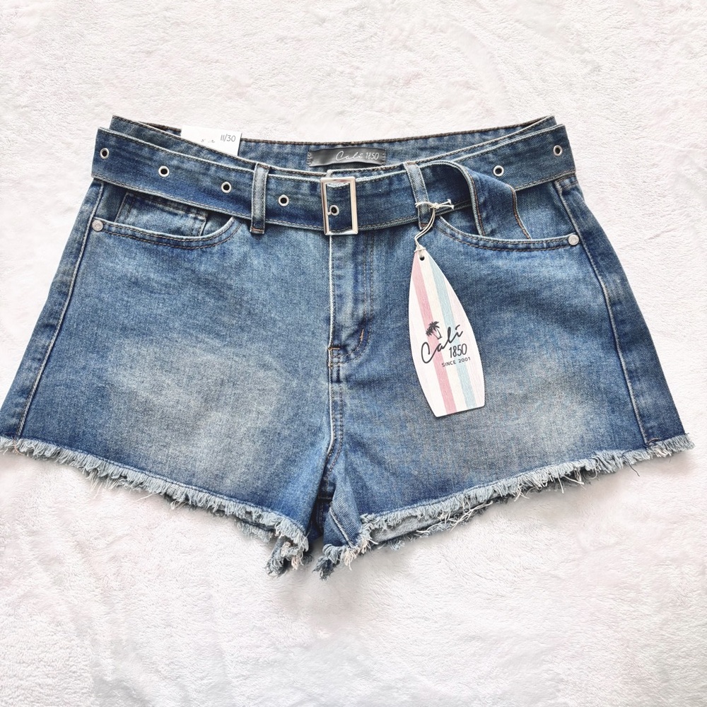 CALI 1850 Belted Mini Length Frayed Hem Denim Shorts--NWT--11/30